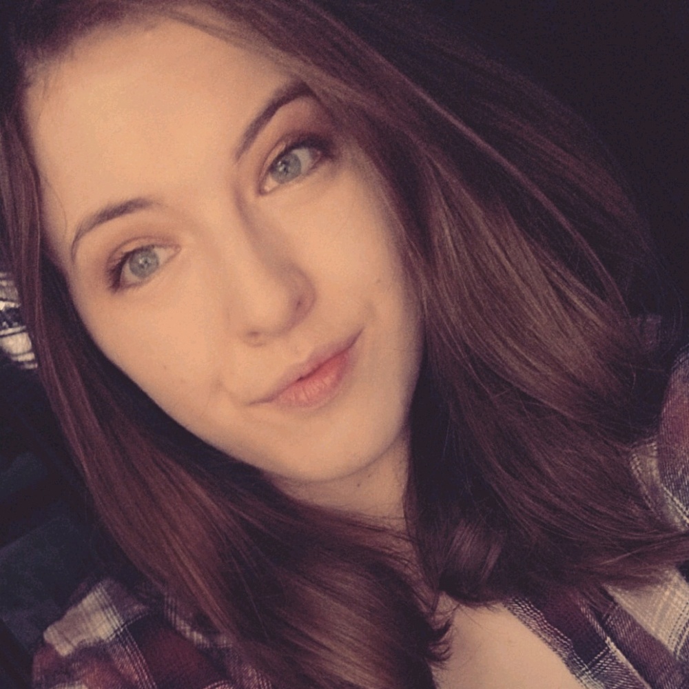 I will be selling clothes and jewelry!🙂